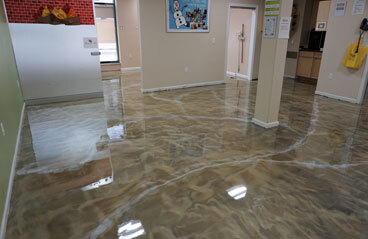 Metallic Epoxy Floor Coating Tallahassee This image show a room floor with metallic epoxy paint. The colors are brown, dark brown and white.
